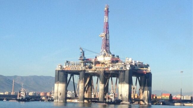 El precio del crudo Brent sube un 5% y se acerca a los 97 dólares