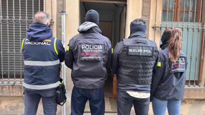 La Policía lleva a cabo una operación contra el tráfico de drogas y armas en Cataluña y Andalucía