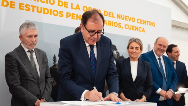 El Ministerio del Interior utiliza una treta para contratar médicos 'ilegales' en las cárceles