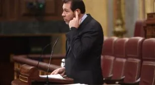 Puente prevé 15 años de problemas en el tren al lanzar Renfe su propia línea de autobuses