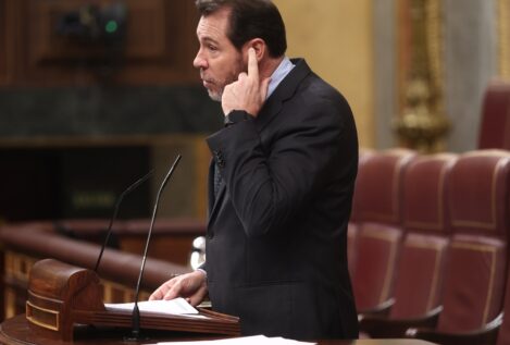 Puente prevé 15 años de problemas en el tren al lanzar Renfe su propia línea de autobuses