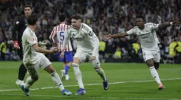 Vinicius comanda la remontada del Real Madrid ante el Atlético para seguir en la lucha por la liga