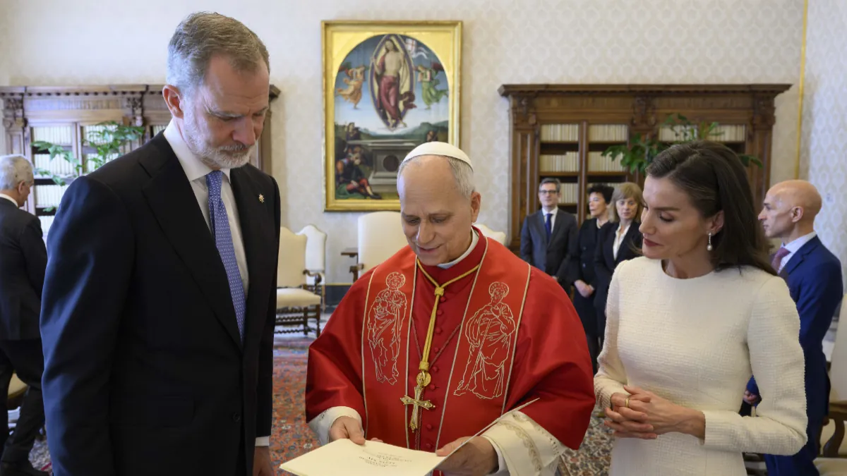 Por qué los Reyes han regalado al Papa una manta de lana merina: su mensaje ‘made in Spain’