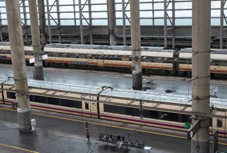 Nuevo conflicto en Renfe: acusan a Puente  de un 'hachazo' de 700 euros en las nóminas