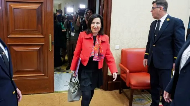 Robles afirma que la restricción en las bases de EEUU «no rompe el vínculo con la OTAN»