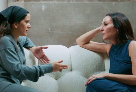 El lujoso sofá donde Rosalía se ha confesado sobre su fe: inspirado en un modelo italiano de Mario Bellini en 1970