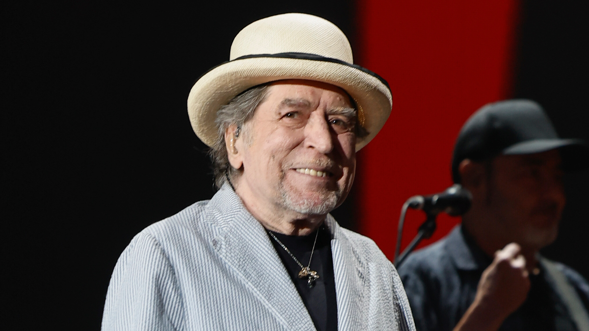 La clave de la felicidad de Sabina: «Soy feliz estando en mi casa, rodeado de mi mujer, mis libros y mis gatitos»