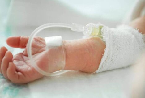 La sacarosa alivia la sensación de dolor en recién nacidos durante punciones hospitalarias