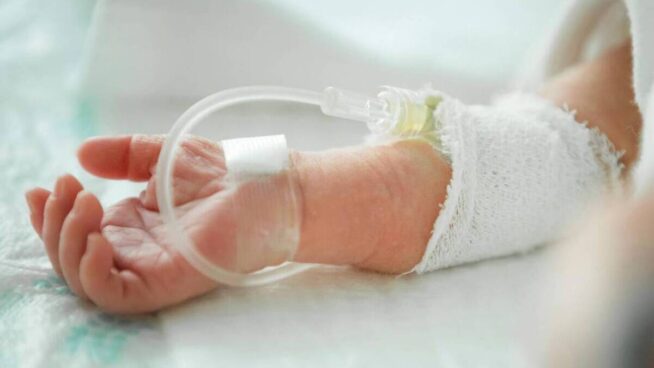 La sacarosa alivia la sensación de dolor en recién nacidos durante punciones hospitalarias