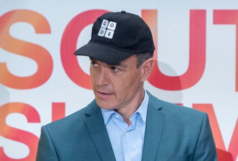 Pedro Sánchez vive «de gorra»