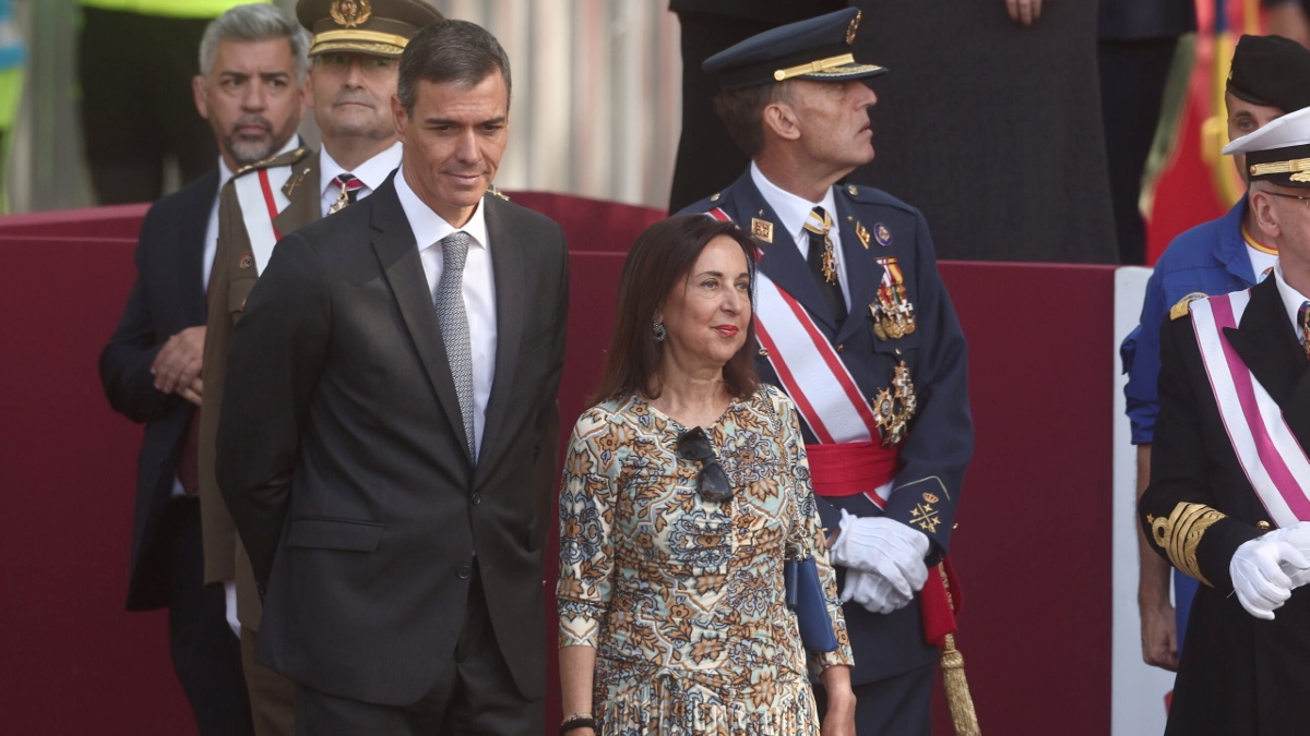 Sánchez quita 1.300 millones a los municipios para pagar un crédito extraordinario de Defensa