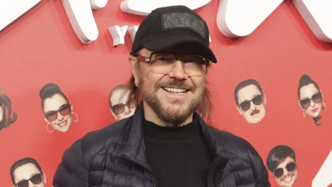 El original salón de Santiago Segura en su casa de Madrid: «Es un almacén de recuerdos»