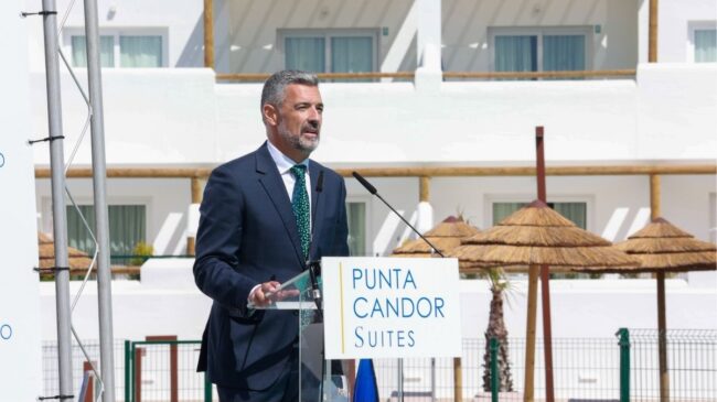 El alcalde de Rota: «Hay movimiento diario de aviones y barcos pero no sabemos a dónde»