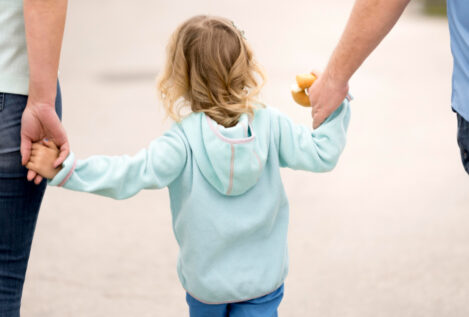 Sergio Oliveros, psiquiatra, avisa del peligro de erotizar (sin querer) la relación con un hijo: «Entre los 3 y los 6 años está el mayor riesgo»