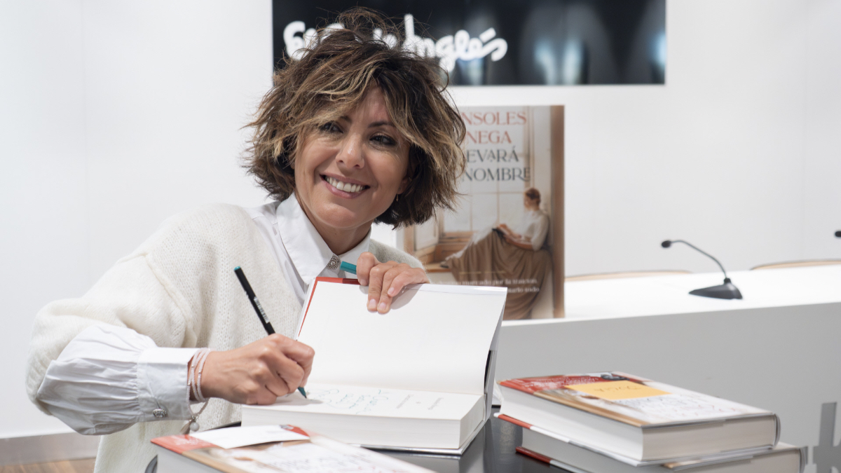 ‘Llevará tu nombre’ vs. ‘Las hijas de la criada’: el éxito arrollador de Sonsoles Ónega como escritora de ficción