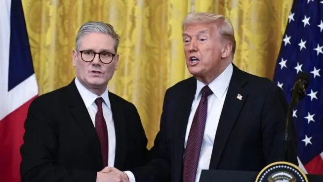 Starmer y Trump coinciden en la importancia de reabrir el estrecho de Ormuz