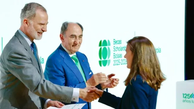 El Rey entrega las becas Iberdrola que impulsan el talento y la empleabilidad