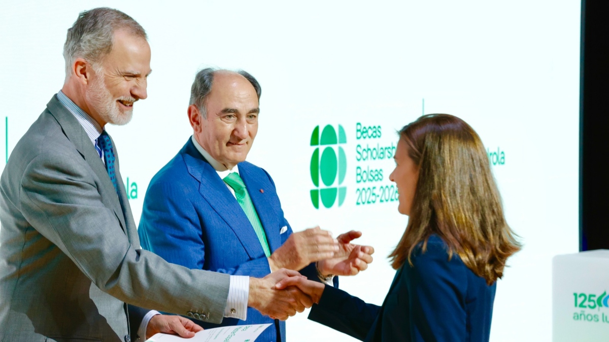 El Rey entrega las becas Iberdrola que impulsan el talento y la empleabilidad