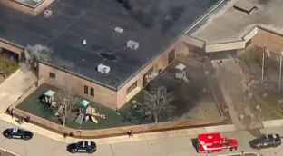 Un hombre embiste su coche contra una sinagoga en Míchigan y desata un tiroteo