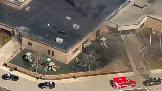 Un hombre embiste su coche contra una sinagoga en Míchigan y desata un tiroteo