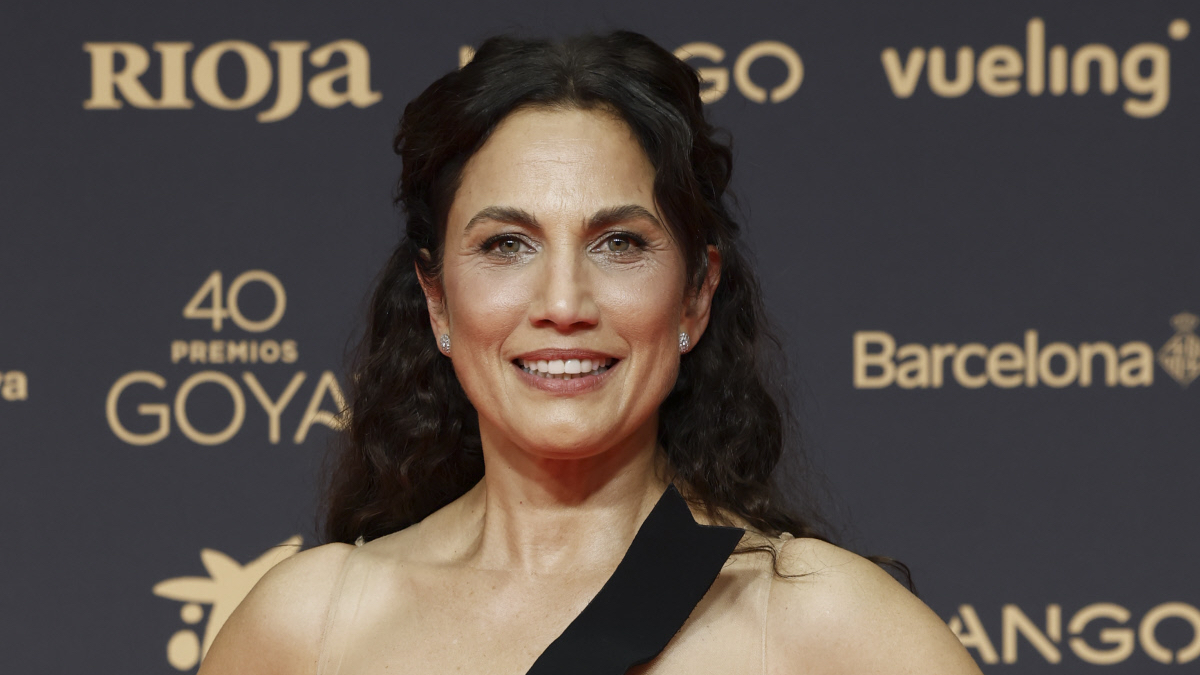 Nicolás, el hijo de Toni Acosta recoge su premio más especial: «Es una madre de película»