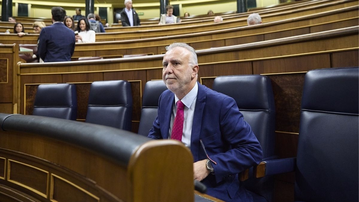 Torres defiende las «impolutas» adjudicaciones de su etapa en Canarias