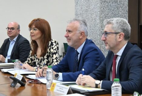 Torres cifra en unos 1.800 los menas trasladados a la península en siete meses