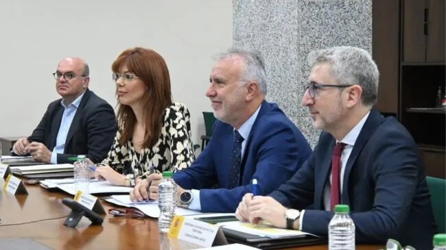 Torres cifra en unos 1.800 los menas trasladados a la península en siete meses