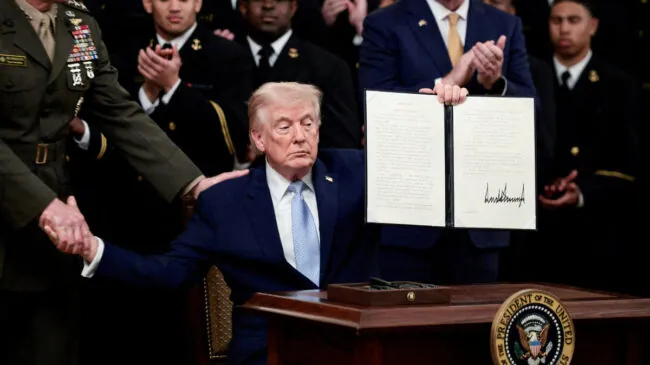 Trump cree que EEUU debe estudiar la retirada de sus bases en España y Alemania