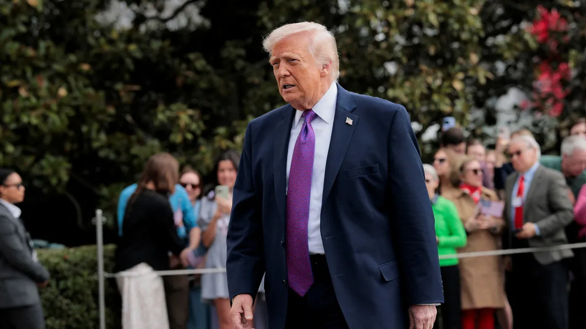 Trump vuelve a cargar contra el Gobierno de Sánchez: «Lo están haciendo realmente mal»