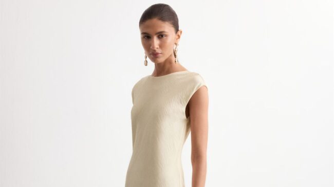 Este vaquero de Mango combina con cualquier color de camisa y se convierte en el básico imprescindible de la temporada que estiliza y nunca falla