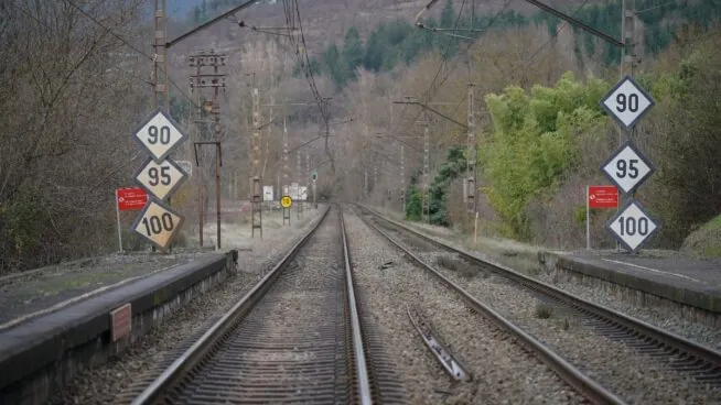 ADIF detecta una fisura crítica en la línea de Valencia en plena investigación de Adamuz