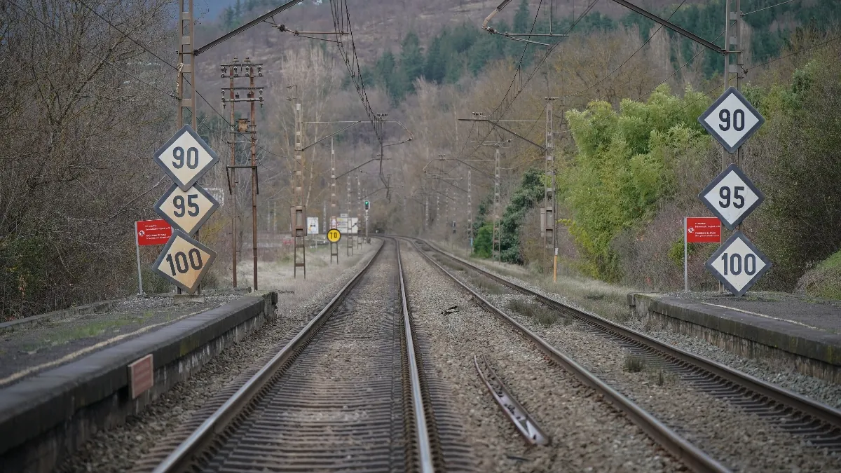 ADIF detecta una fisura crítica en la línea de Valencia en plena investigación de Adamuz