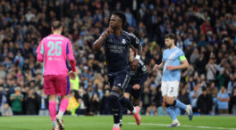 Vinicius silencia al City con un doblete y el Real Madrid sella su pase a cuartos de la Champions