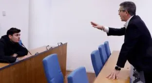 Un fotógrafo de EFE confirma que Patxi López insultó a Vito Quiles: «Le dijo que era basura»