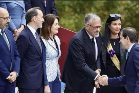 El candidato de Vox en Castilla y León ascendió a su pareja como presidente de las Cortes