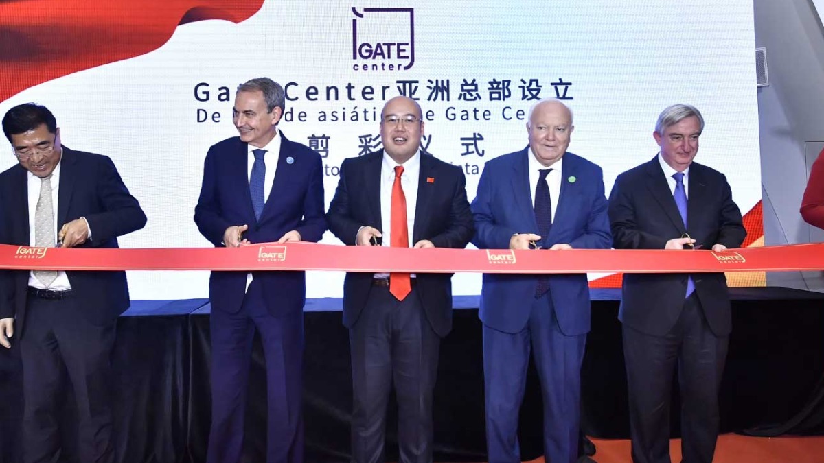 El socio de Zapatero oculta en su biografía su formación militar de élite en China