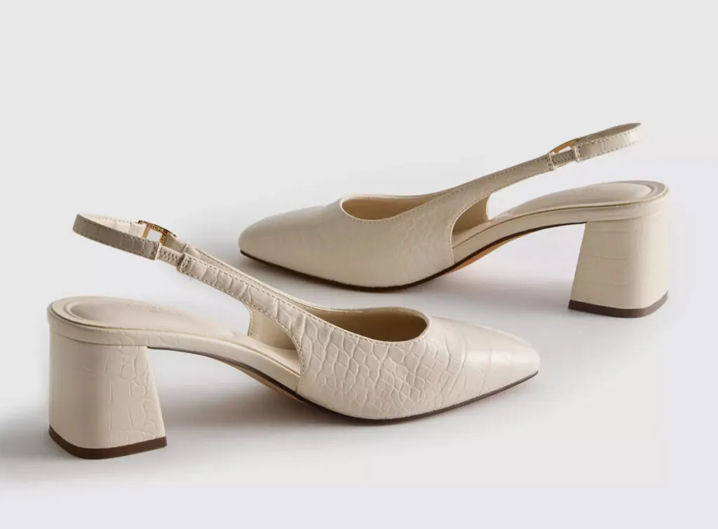 Zapatos blancos destalonados con tacón ancho de Primark. (PVP: 18€)