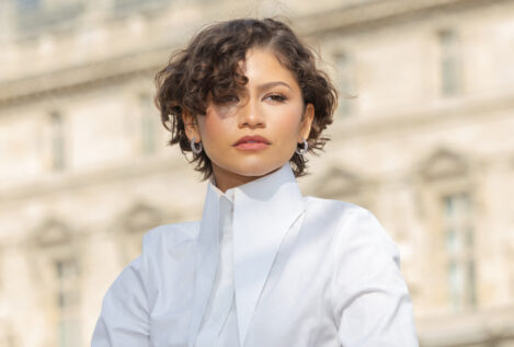 Zendaya reaparece en la Paris Fashion Week: su look blanco alimenta los rumores de su boda