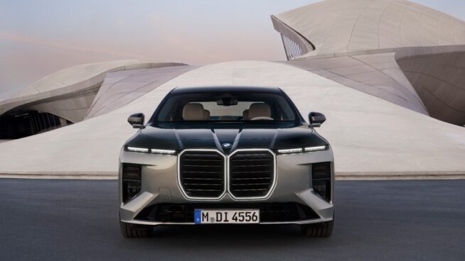 BMW Serie 7, el coche oficial de quien ya no toca botones