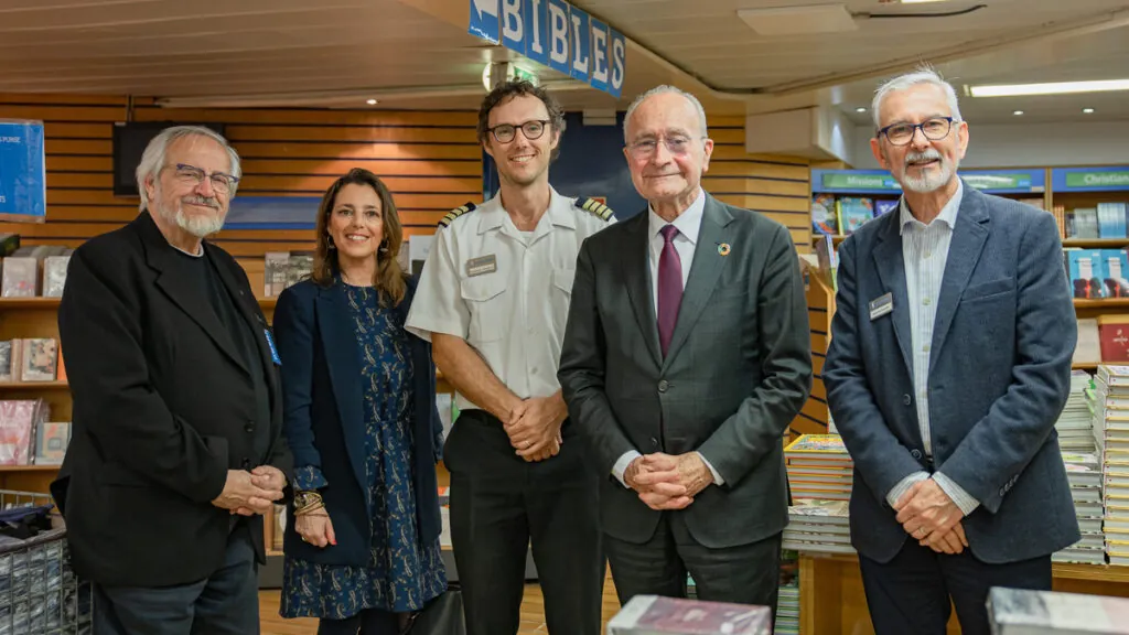 Francisco de la Torre visita el Logos Hope