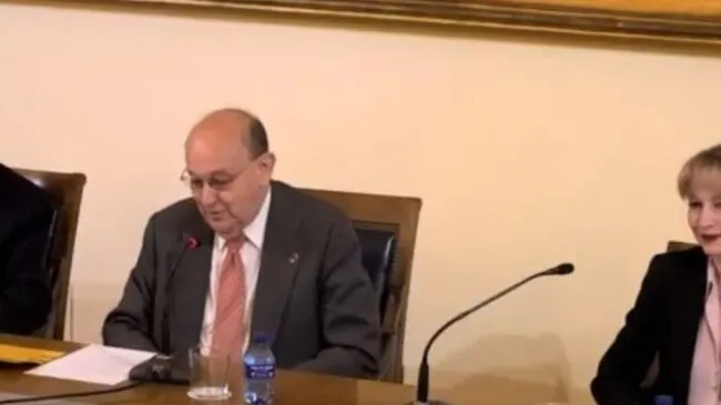 Tomás Ramón Fernández advierte: «La pérdida de consenso ha debilitado el sistema»