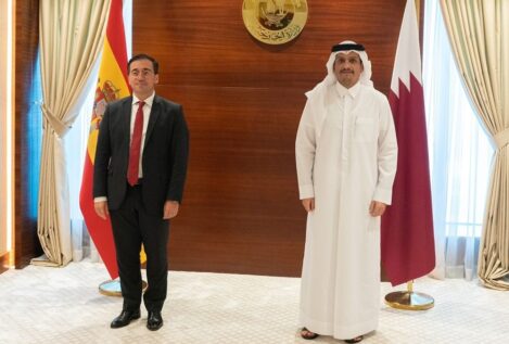 Albares aborda la crisis en Oriente Próximo con Qatar y reclama «preservar las infraestructuras»