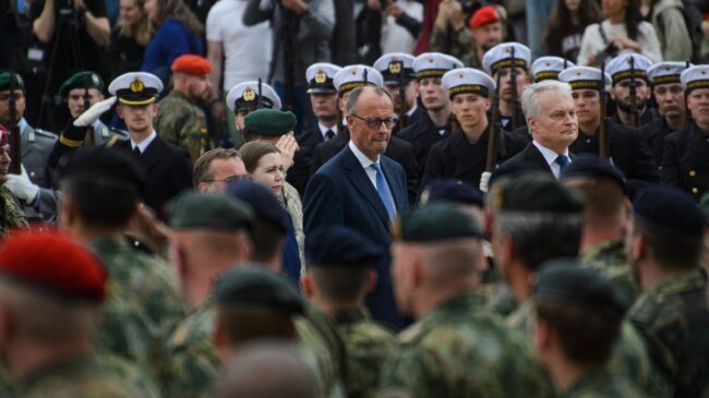 Alemania exigirá permiso para estancias largas en el extranjero a hombres de hasta 45 años