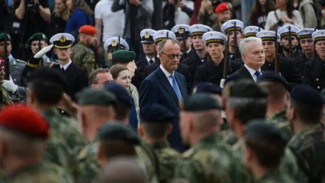 Alemania exigirá permiso para estancias largas en el extranjero a hombres de hasta 45 años