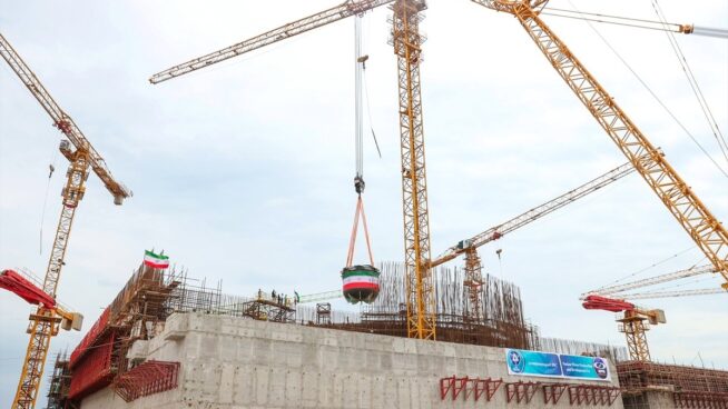 Irán acusa a EEUU e Israel de atacar la central nuclear de Bushehr y plantas petroquímicas