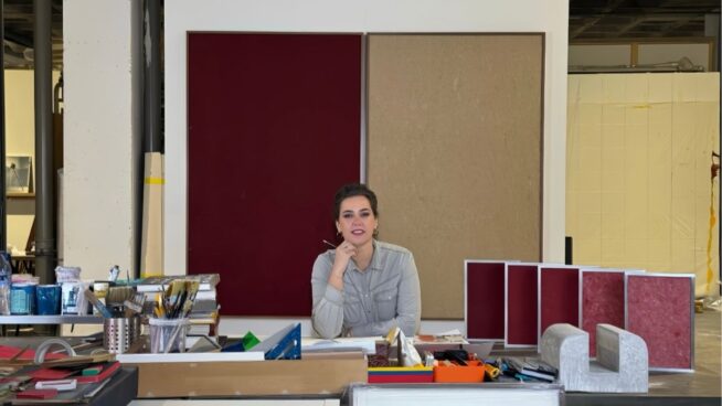 Irma Álvarez-Laviada: «'Dentro y fuera del marco' abre nuevas lecturas» 