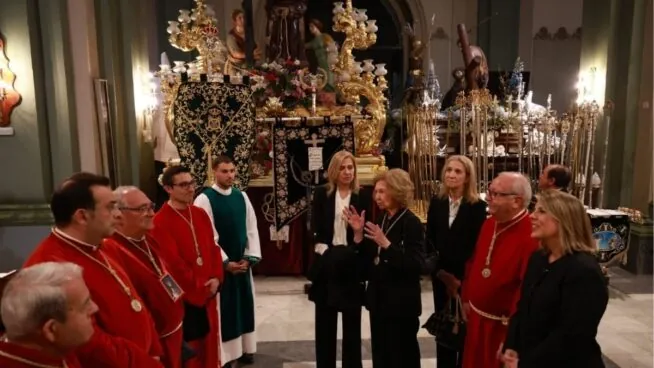 La reina Sofía y sus hijas asisten a la procesión de 'los Salzillos' en Murcia