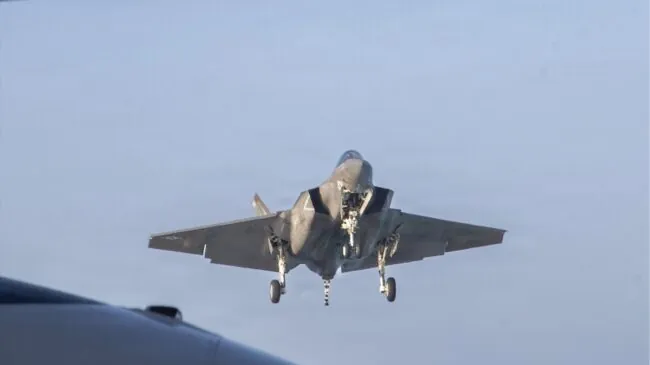 Irán asegura haber derribado otro caza F-35 de EEUU en el centro del país