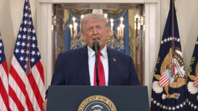 Trump exige a Irán abrir Ormuz y amenaza con destruir centrales energéticas y puentes